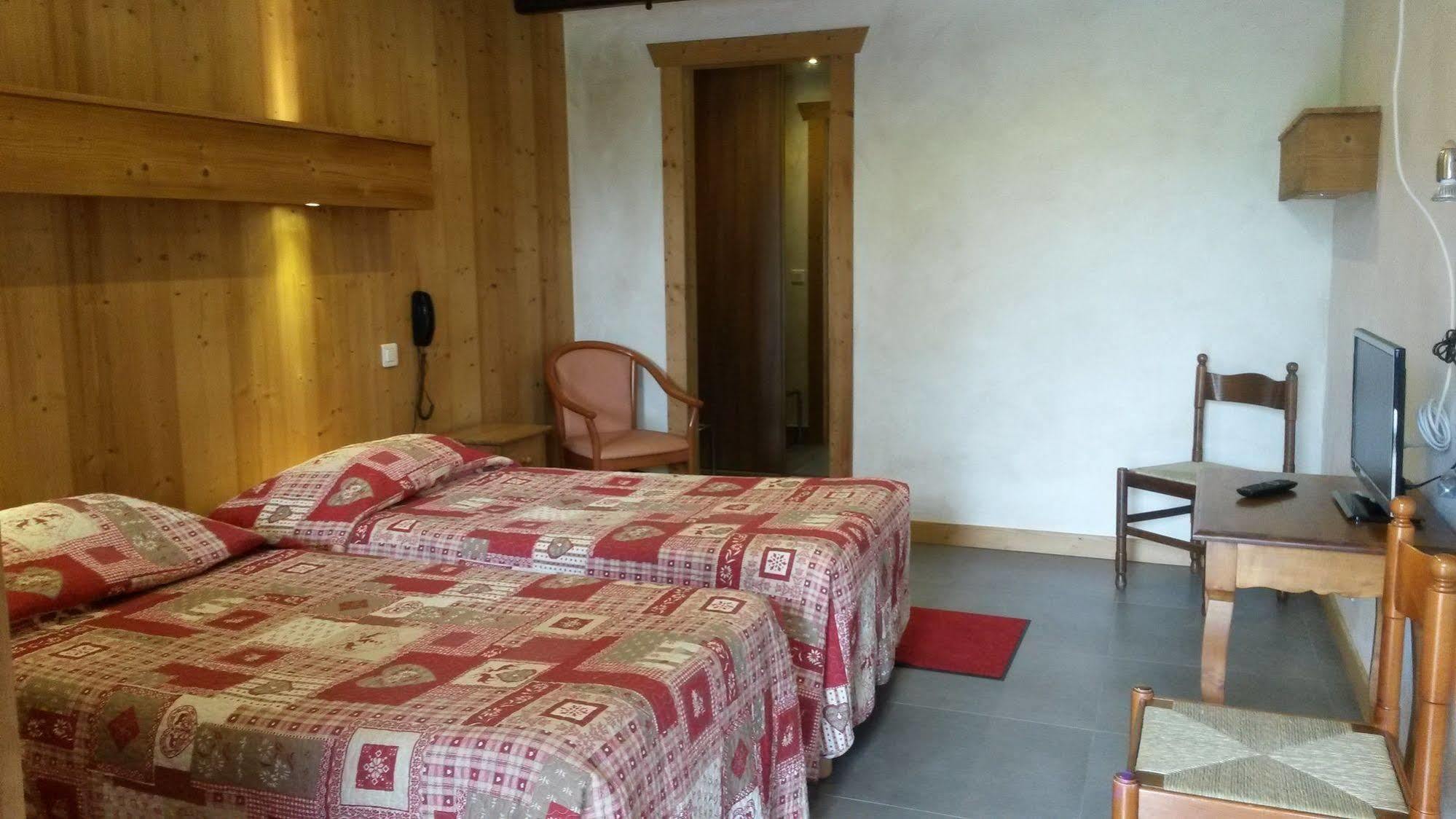 Hotel Les Bernards Praz-sur-Arly Exterior photo