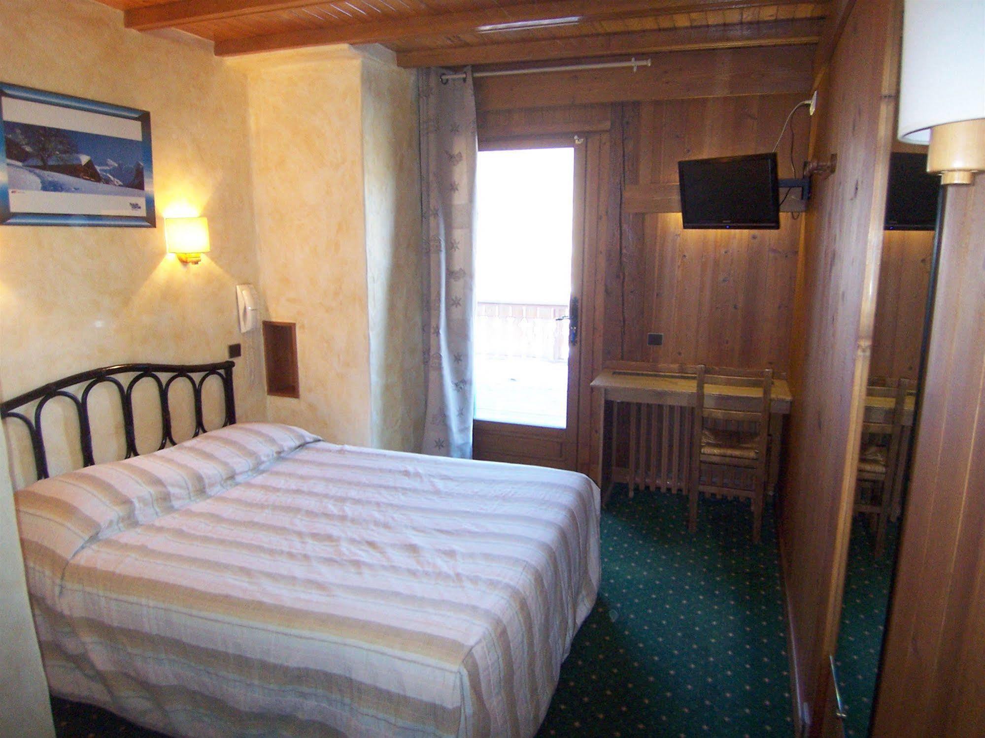 Hotel Les Bernards Praz-sur-Arly Exterior photo